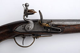 Detail křesadlového zámku rakouské pistole z přelomu 18. a 19. stol.