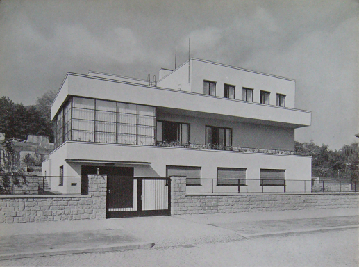 Katalog pražského architekta Ervína Katony představuje ústeckou vilu Pietschmann z roku 1934, kterou odborníci zařadili mezi 120 nejkrásnějších vil Čech, Moravy a Slezska.